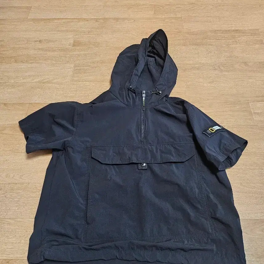 [BUNJANG] National Geographic Short-Sleeve Windbreaker Black / 내셔널지오그래픽 반팔 바람막이 검정
