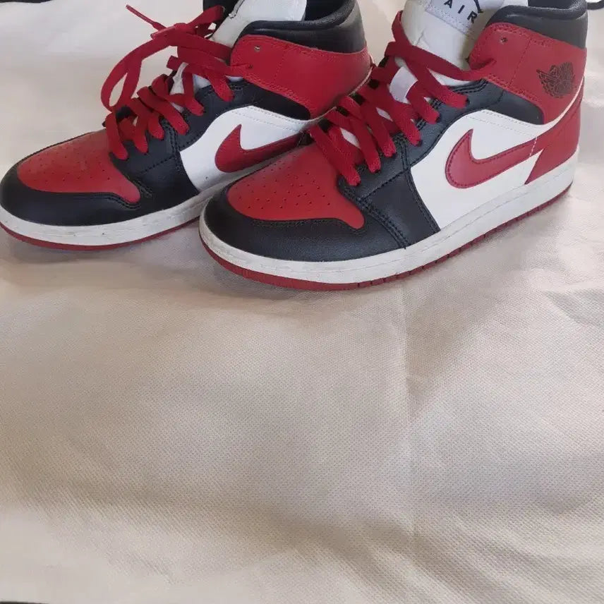 [BUNJANG] Nike Air Jordan 1 Mid Chicago Black Toe / 나이키정품 에어조던1 미드 시카고 블랙토 255