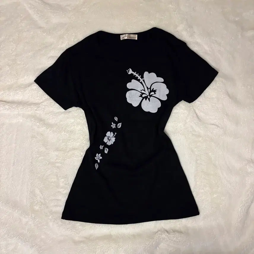 [BUNJANG] Hibiscus Plumeria Alborosa P Slim Fit Short Sleeve T-Shirt / 히비스커스 플루메리아 알바로사p 슬림핏 프린팅 반팔티 모리걸 y2k