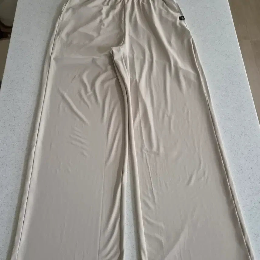 [BUNJANG] Xexymix Medium Feather Cooling Wide Pants (Mist Beige) / 새상품-테그있음)미디움페더 쿨링 와이드 팬츠(미스트베이지)(젝시믹스)(40%할인)