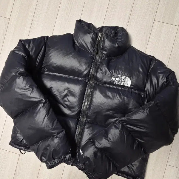 [BUNJANG] The North Face 700 NUPTSE Cropped Down Jacket (Size M) / 노스페이스 눕시 숏 자켓 크롭 눕시 700 패딩 사이즈M품번: NF0A5GGF디자인: 트렌디한 크롭 기장과 눕시 고유의 볼륨감 있는 다운 디자인색상: 블랙사용감 거의 없