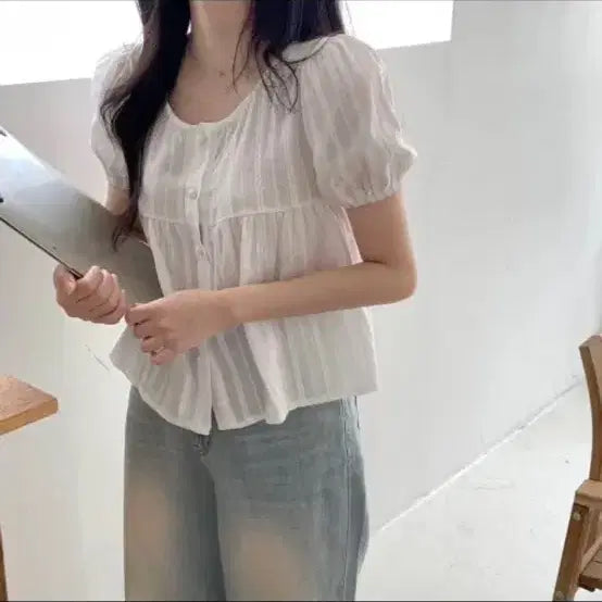 [BUNJANG] Puff Sleeve Bean Button Blouse White / 퍼프소매 콩단추 블라우스 화이트