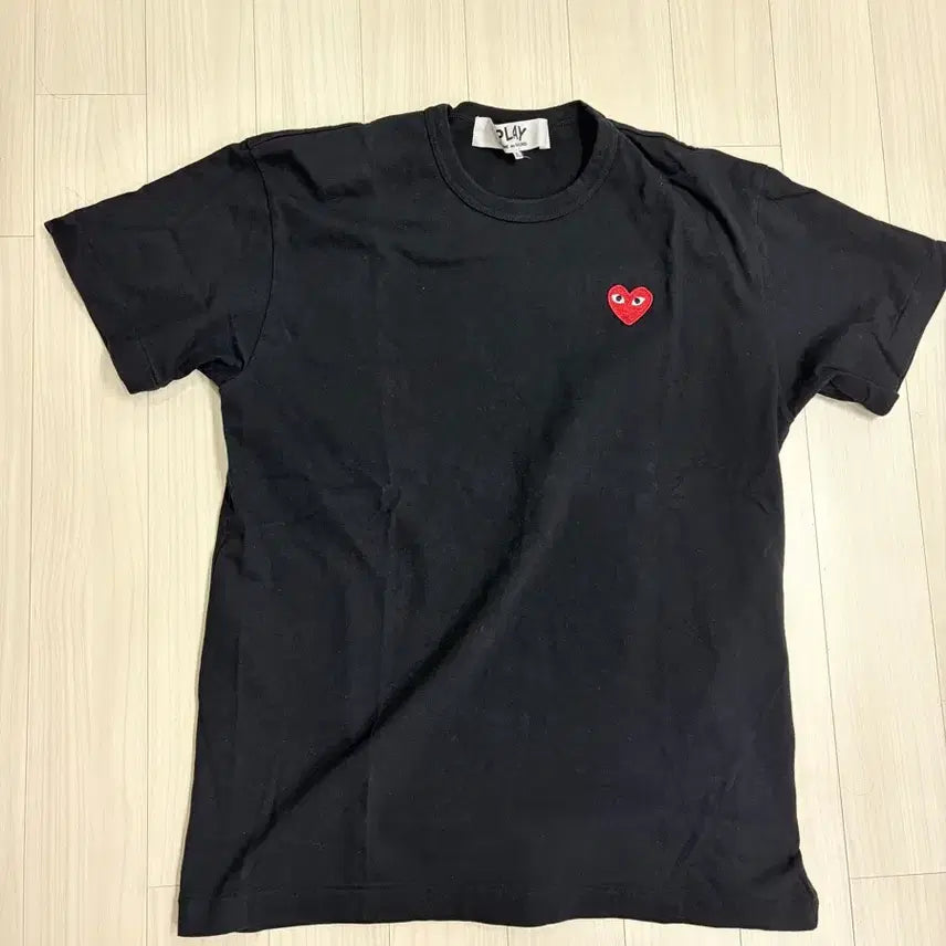 [BUNJANG] Comme des Garçons Heart Appliqué T-shirt Black / 꼼데가르송 하트 와펜 반팔티