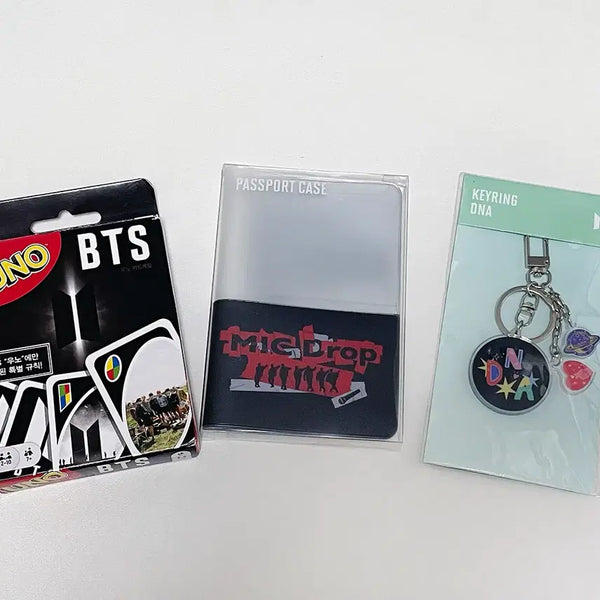 [BUNJANG] BTS UNO Card Set + MIC DROP Passport Case + DNA Keychain Bundle / BTS 방탄 우노 카드 + MIC DROP 여권 케이스 + DNA 키링 일괄 판매