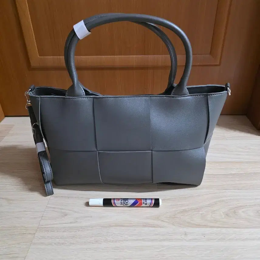 [BUNJANG] High-Quality Faux Leather Tote, Shoulder, and Crossbody Bag in Subtle Gray / (새상품) 짜임 좋은 중자 은은한 그레이  토트&숄더&크로스백..
