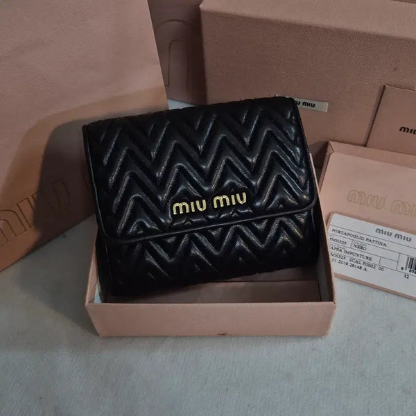 [BUNJANG] Miu Miu Nappa Matelassé Bi-fold Wallet / [미우미우] 나파 마테라쎄 지갑 반지갑
