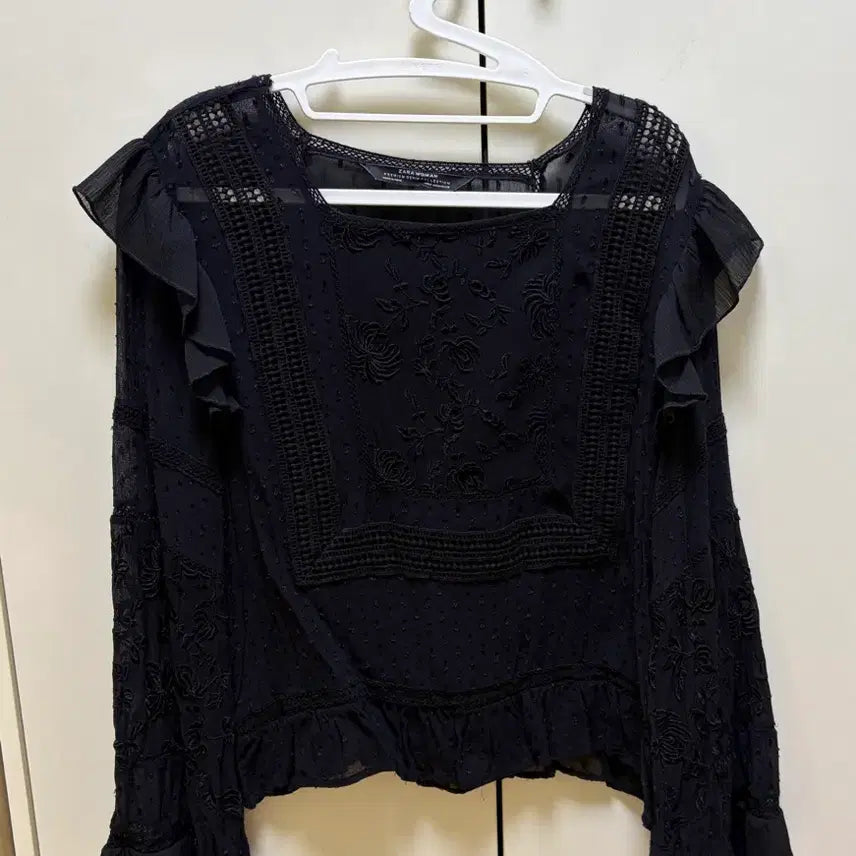 [BUNJANG] Zara Sheer Embroidered Dot Blouse Black / Zara 자라 시스루 자수 도트 블랙 블라우스