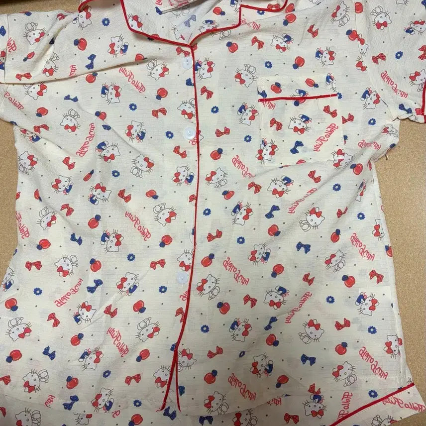 [BUNJANG] Sanrio Hello Kitty Pajama Set / 산리오 헬로키티 잠옷 파자마 세트