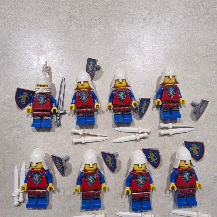 [BUNJANG] LEGO Castle Knight Minifigures 8-Piece Bundle / 레고 캐슬 단검병 8기 일괄 판매