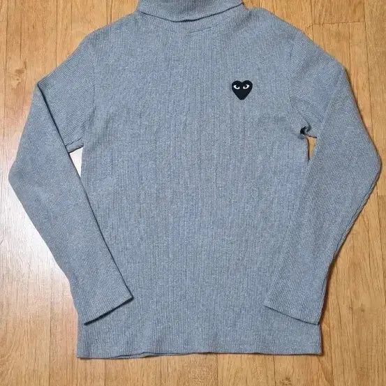 [BUNJANG] Comme des Garçons PLAY Black Heart Logo Turtleneck Sweater Knit / (새상품급/Made In Japan) 꼼데가르송 플레이 블랙 하트 로고 터틀넥[폴로] 스웨터 니트, 남녀공용, 가을 겨울용