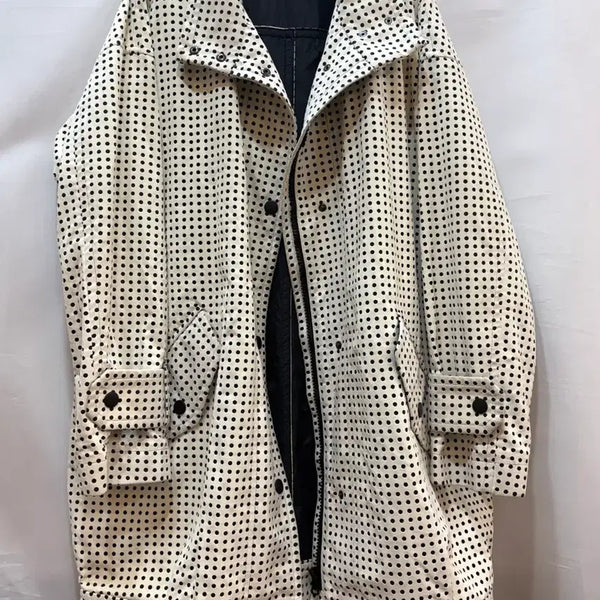 [BUNJANG] Issey Miyake Pleats Please Dot Pattern Coat / 정품) 이세이미야케 플리즈플리츠 도트 패턴 코트  66~77사이즈  가슴단면63cm 기장88.5cm 사진에서 보이는 것처럼 깔끔한  디자인이 돋보여요 사이즈는 35이며,  데일리룩