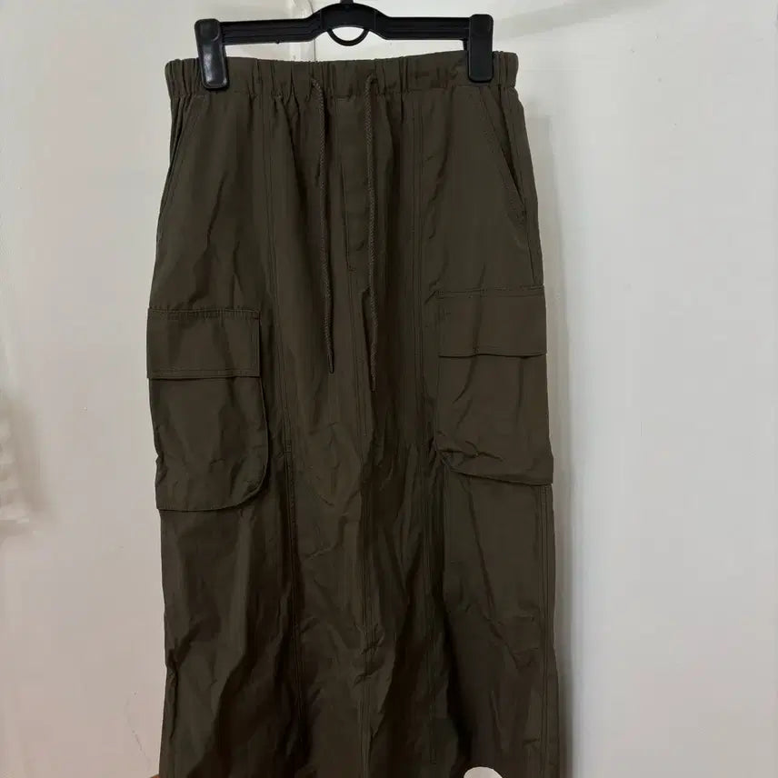 [BUNJANG] GU Khaki Nylon Cargo Skirt / 새상품 GU 나일론 카키색 카고 스커트 치마
