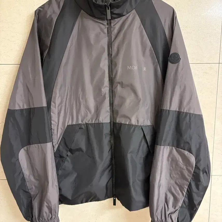 [BUNJANG] Moncler Black Logo Windbreaker Jacket Size 2 / [2] 백화점판 몽클레어 블랙 와펜 바람막이 자켓