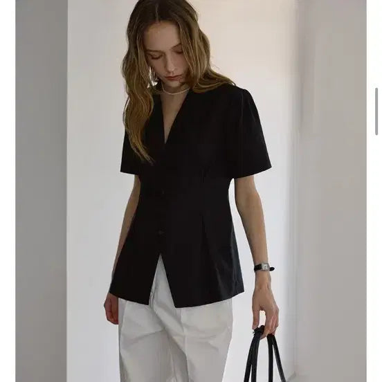 [BUNJANG] Dejavu Classic Open Collar Blouse (Black, Size S) / 드헤베 오픈카라 블라우스 새상품