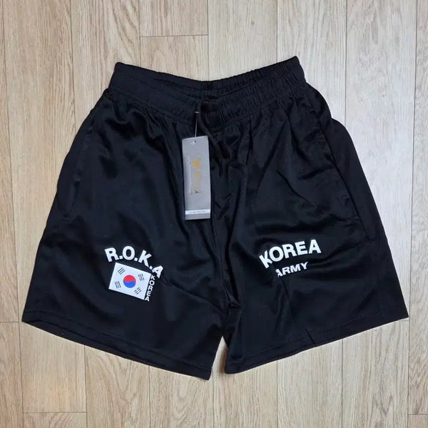 [BUNJANG] R.O.K.A. Korean Army Training Shorts / Swim Trunks (Black, Size M) / 미사용 검정색 R.O.K.A 한국 육군 트레이닝 반바지겸 수영복 M사이즈 (24정도) (줄자사진 참고)