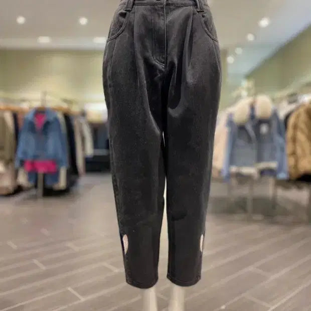 [BUNJANG] Olens Second Heart Embroidered Denim Pants Dark Grey / [오즈세컨] 하트 자 수데님팬츠 다크그레이