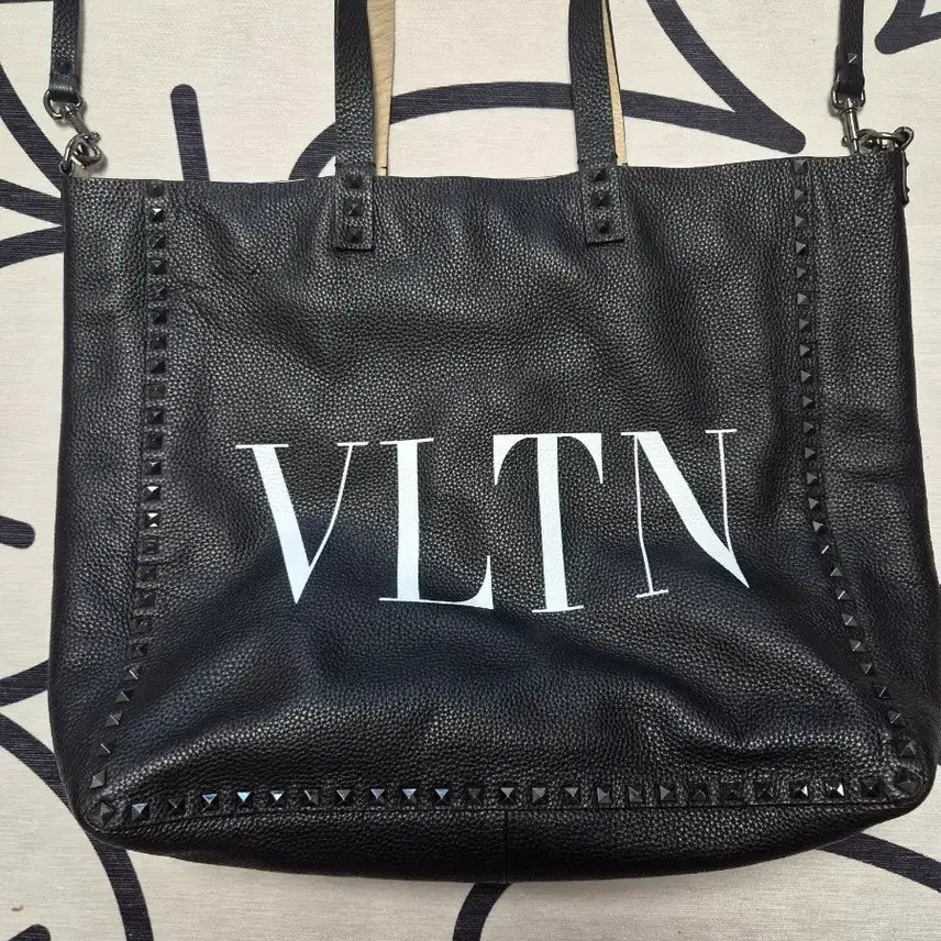 [BUNJANG] Valentino VLTN Tote Bag Black / 발렌티노 VLTN 토트백 블랙