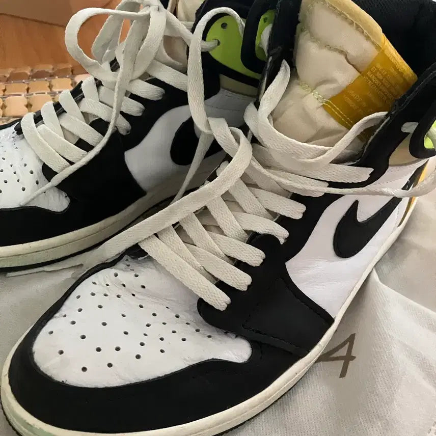 [BUNJANG] Air Jordan 1 Volt Gold Sneakers (Size 270) / 조던1 볼트골드 270