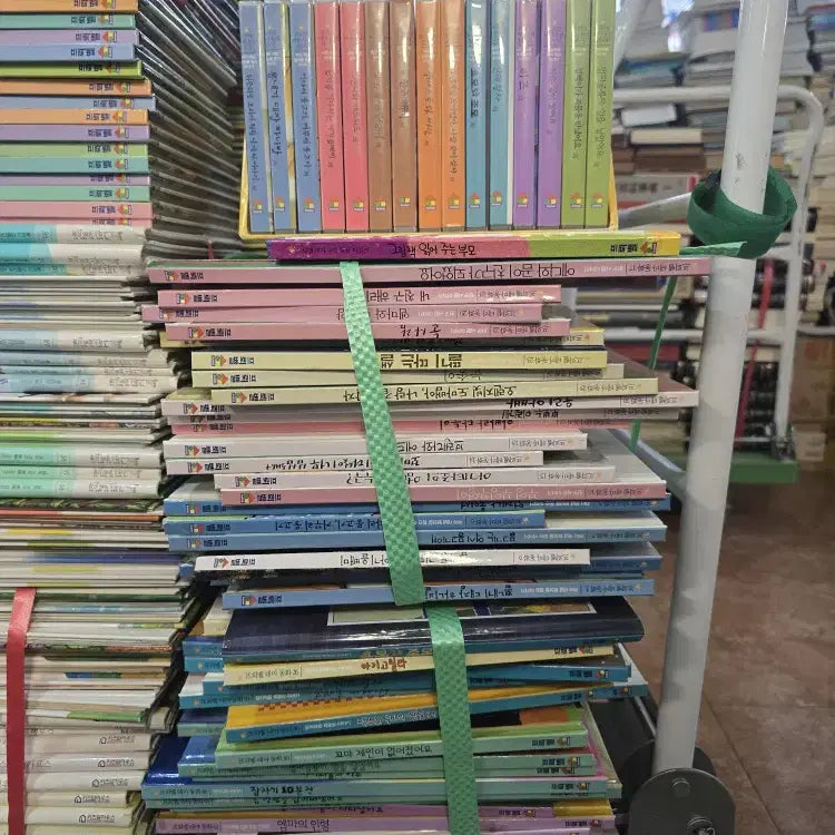 [BUNJANG] Froebel Theme Fairy Tales Complete Set (51 Books, 15 CDs) / 프뢰벨 테마동화1차 프뢰벨 전51권,CD15장 세트 어린이책 중고책