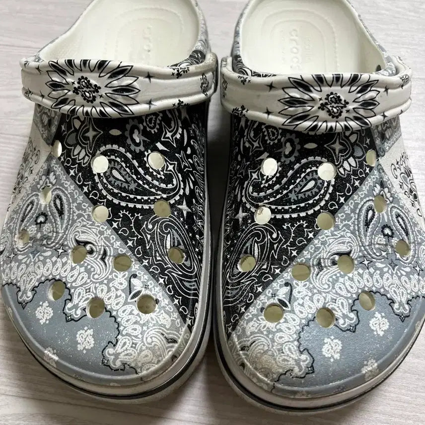 [BUNJANG] Crocs Bandana Clogs US M8/W10 / 크록스 반다나 265