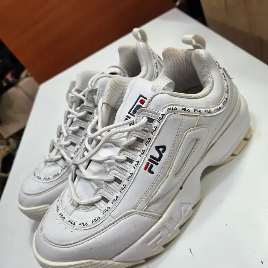 [BUNJANG] Fila Sneakers White Logo Print Size 270 / 휠라270