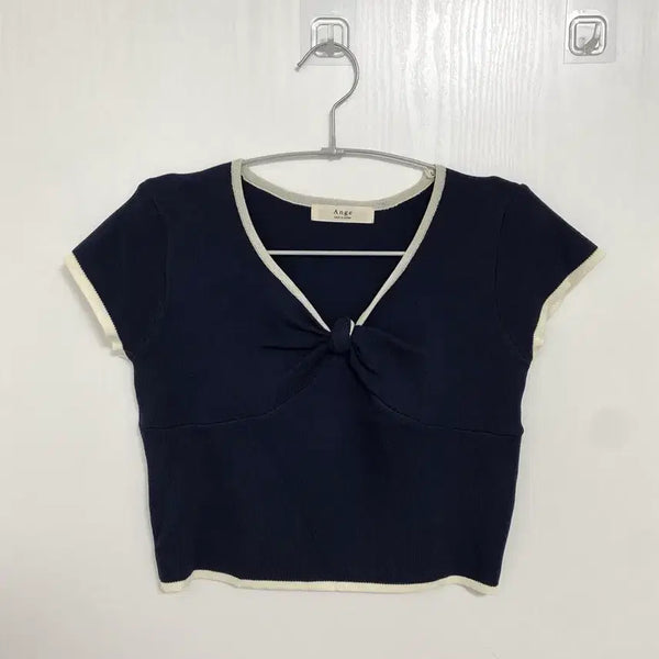 [BUNJANG] V-Neck Twisted Knit Short Sleeve Top / 브이넥 꼬임 얇은 니트반팔