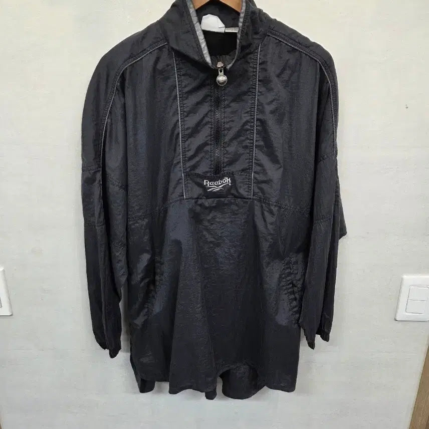 [BUNJANG] Reebok Vintage Silver Embroidery Logo Anorak Nylon Jacket M / 리복 올드스쿨 빈티지 실버자수 로고 아노락 나일론 자켓 m