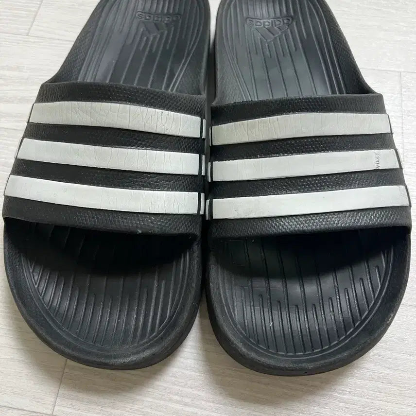 [BUNJANG] Adidas Adilette Shower Slides / 아디다스 삼선 슬리퍼 250~255