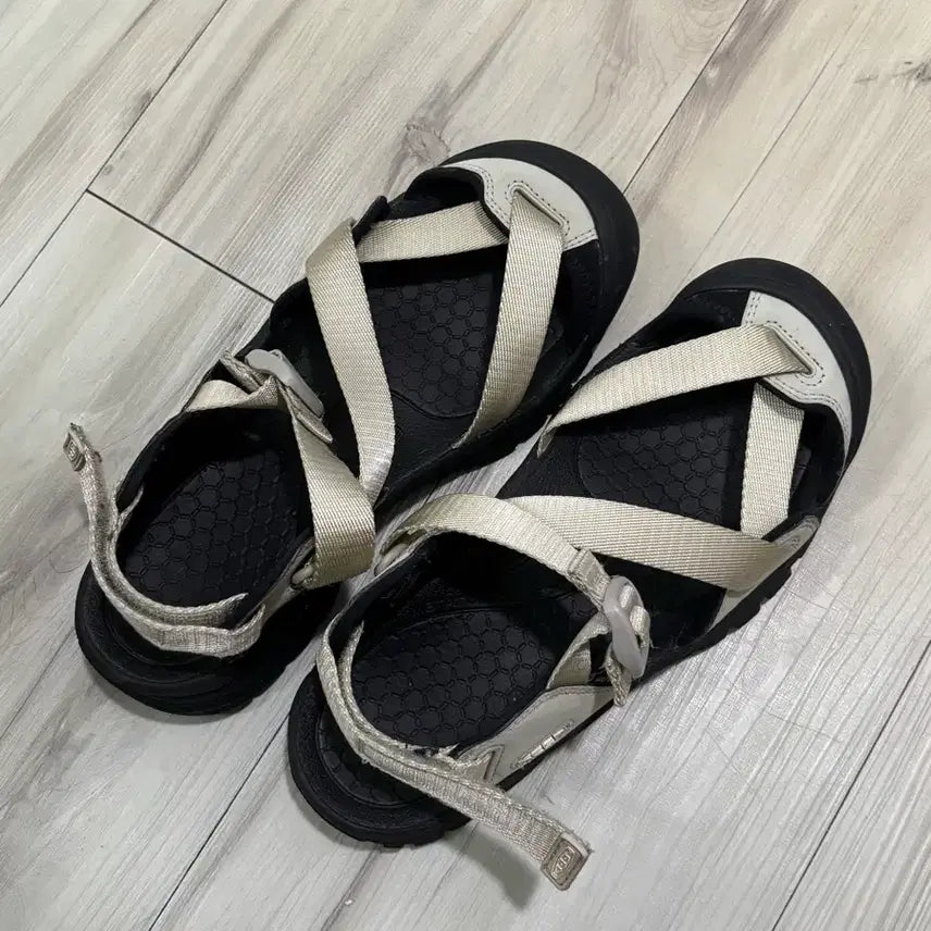 [BUNJANG] Kin Jerraport 2 Sandals Beige 245 / 킨 제라포트2 샌들 245 베이지