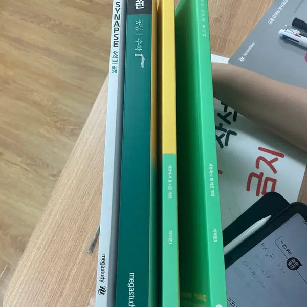 [BUNJANG] Hyun Woo-jin Neuron, Synapse, SejelSyi Calculus 1 & 2 Textbooks (2027 Edition) / 현우진 뉴런 시냅스 세젤쉬 미적분1 수2 팔아요