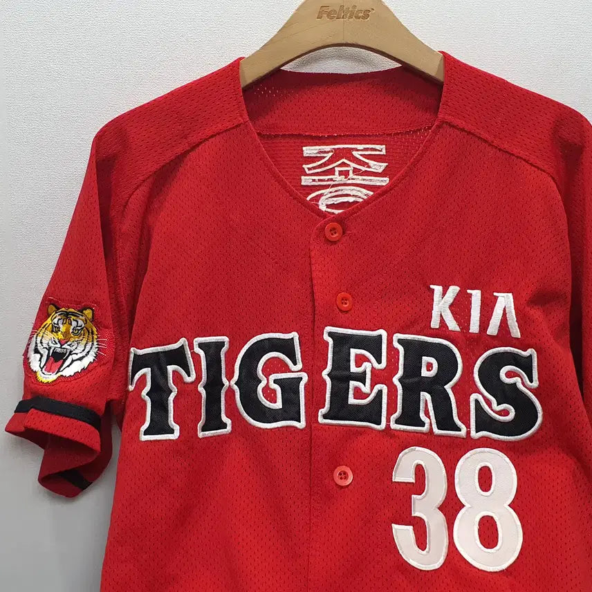 [BUNJANG] Kia Tigers Baseball Uniform Jersey / 기아타이거즈 유니폼 100정도 (가로57 세로79)
