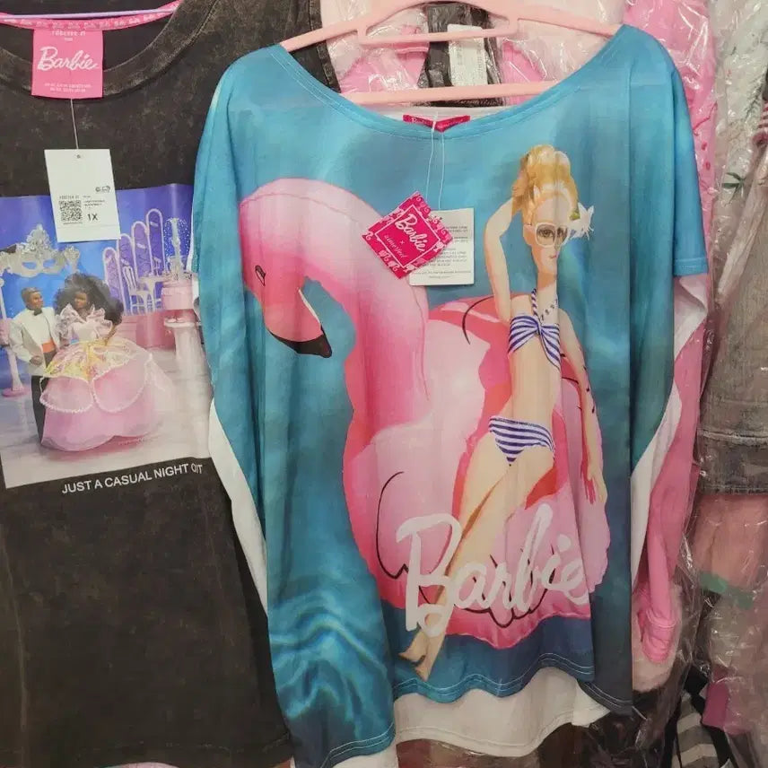 [BUNJANG] Barbie Flamingo Print T-Shirt / 바비 인형 플라밍고 프린팅 티셔츠 수입