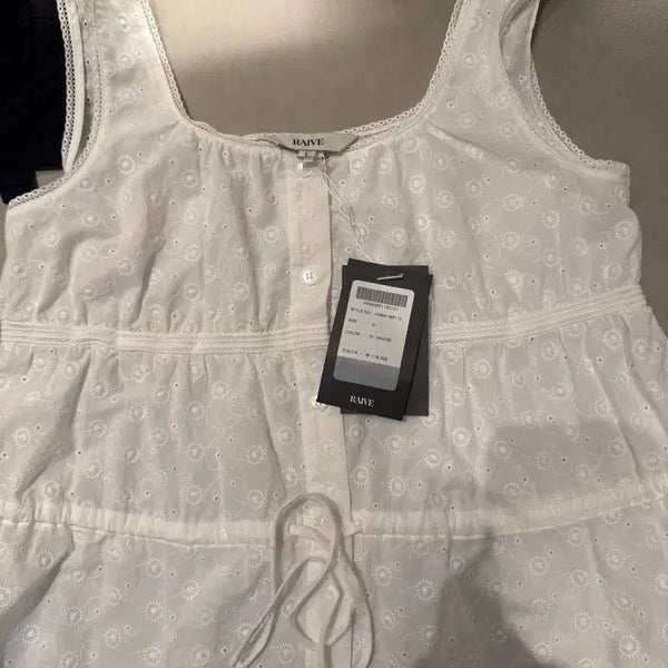 [BUNJANG] RAVE Floral Sleeveless Blouse / 레이브 Floral Sleeveless Blouse 펀칭블라우스