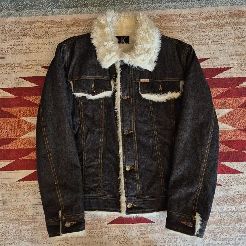 [BUNJANG] Calvin Klein Sherpa Lined Two-Pocket Denim Trucker Jacket / 캘빈클라인 쉐르파 투포켓 퍼 안감 데님 트러커 흑청자켓 L(100)
