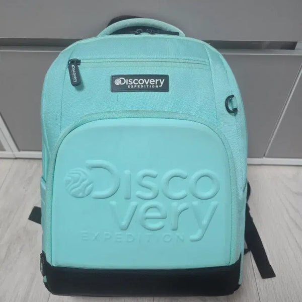 [BUNJANG] Discovery Embossed Logo Backpack / 디스커버리 가방