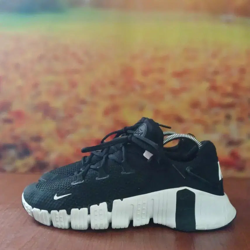 [BUNJANG] Nike Free Metcon 4 Sneakers / 나이키 프리 메트콘 4 스니커즈 250