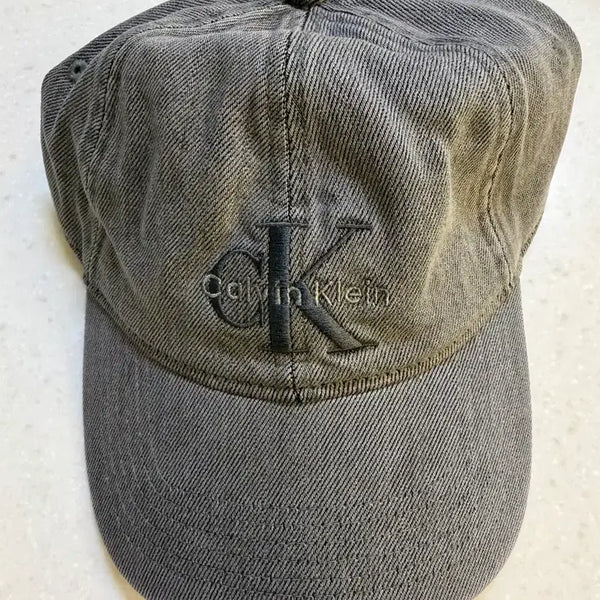 [BUNJANG] Calvin Klein Jeans Grey Cap / 캘빈클라인진 볼캡 그레이