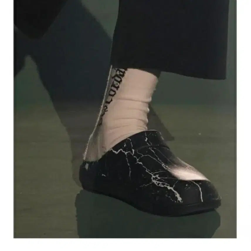 [BUNJANG] OOFOS x Children of Disco Dance Collaboration Slides / 우포스 슬리퍼 250사이즈 / 칠드런 오브 디스코 댄스  콜라보샌들
