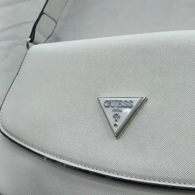 [BUNJANG] Guess Women's Shoulder Bag White / 게스 여성 숄더백 화이트 28*15*5