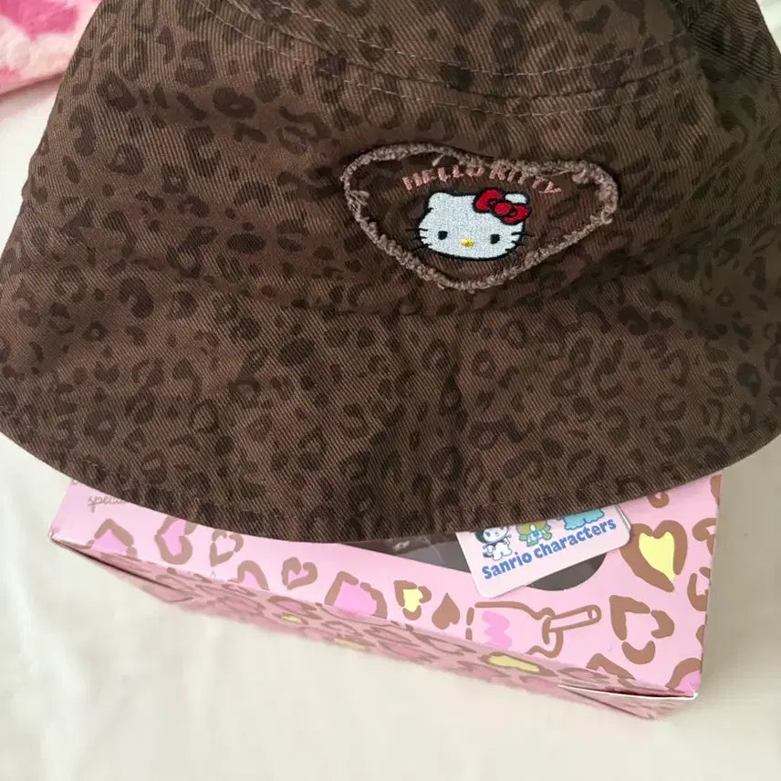 [BUNJANG] Sanrio Hello Kitty Leopard Print Bucket Hat / 헬로키티 정품 호피 벙거지 모자