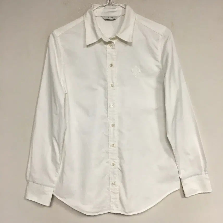 [BUNJANG] Hazzys Ladies Oxford Embroidered Shirt / 헤지스 레이디스 옥스퍼드 자수 셔츠 85