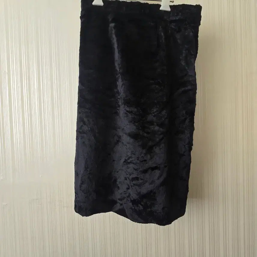 [BUNJANG] Black Velvet H-Line Midi Skirt Size 66 / 블랙 벨벳 H라인 미디 스커트 66