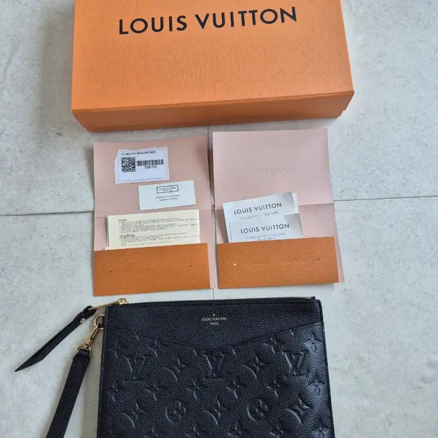 [BUNJANG] Louis Vuitton Pochette Melanie MM Clutch Bag / 루이비통 포쉐트 멜라니 MM (정품)