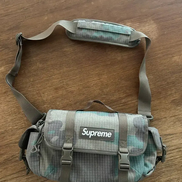 [BUNJANG] Supreme Camo Crossbody Bag / 슈프림 크로스백 가방