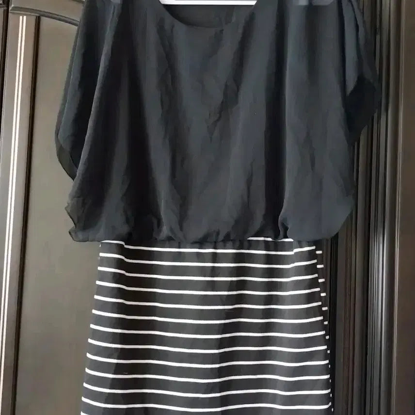 [BUNJANG] Black Stripe Off-Shoulder Mini Dress / 블랙 스트라이프 원피스