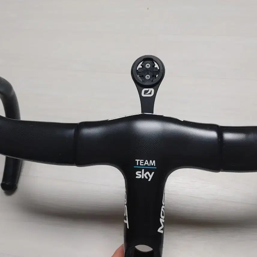 [BUNJANG] Pinarello MOST Talon Carbon Integrated Handlebar with Mount / 최상급 피나렐로 모스트(MOST) 탈론 카본 일체형 핸들바 +전용 마운드 일괄로 팝니다. 택포35만
