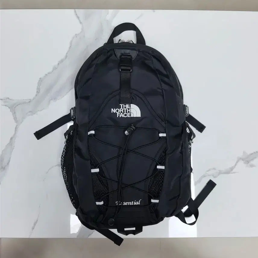 [BUNJANG] The North Face Essential Backpack Black (20L) / 노스페이스 에센셜 백팩 블랙 미사용급 (20L)