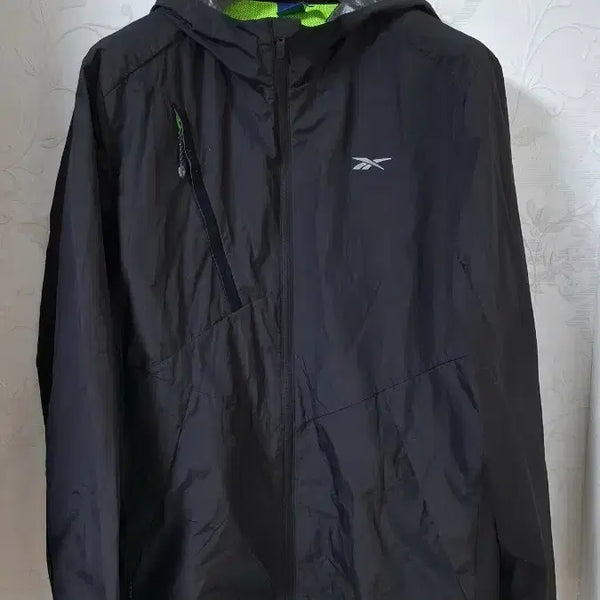 [BUNJANG] Reebok Lightweight Performance Windbreaker Hooded Jacket / 리복 경량 퍼포먼스 원드브레이커 105 후드 바람막이