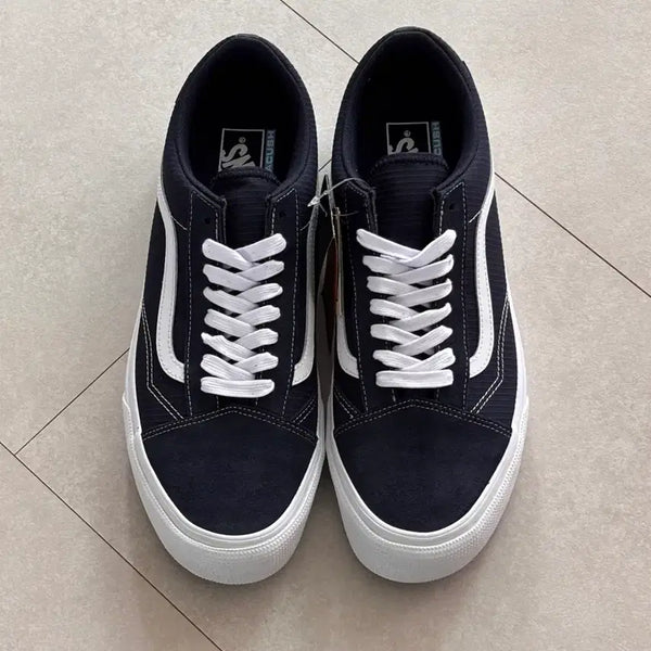 [BUNJANG] Vans Old Skool Gore-Tex Navy/True White Limited Edition Sneakers (295mm) / 반스 올드스쿨 X 고어텍스 네이비 한정판 295/새상품