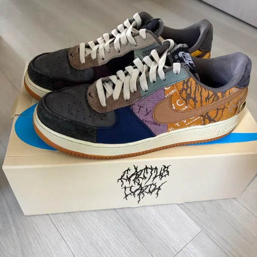 [BUNJANG] Nike Air Force 1 Travis Scott Cactus Jack Sneakers / 나이키 에어포스 트래비스 스캇 캑터스 잭